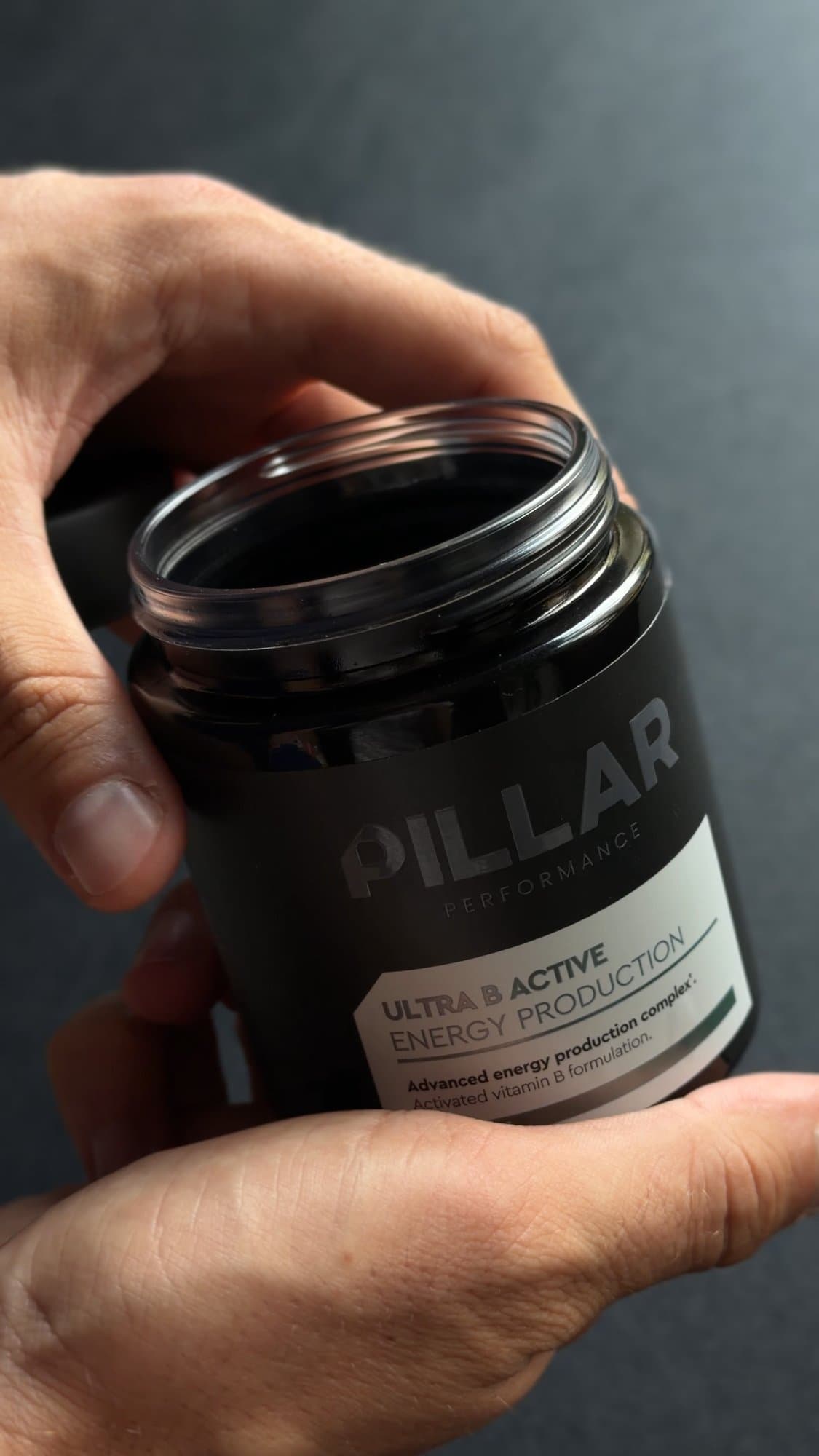Банку PILLAR Ultra B Active открывают руками